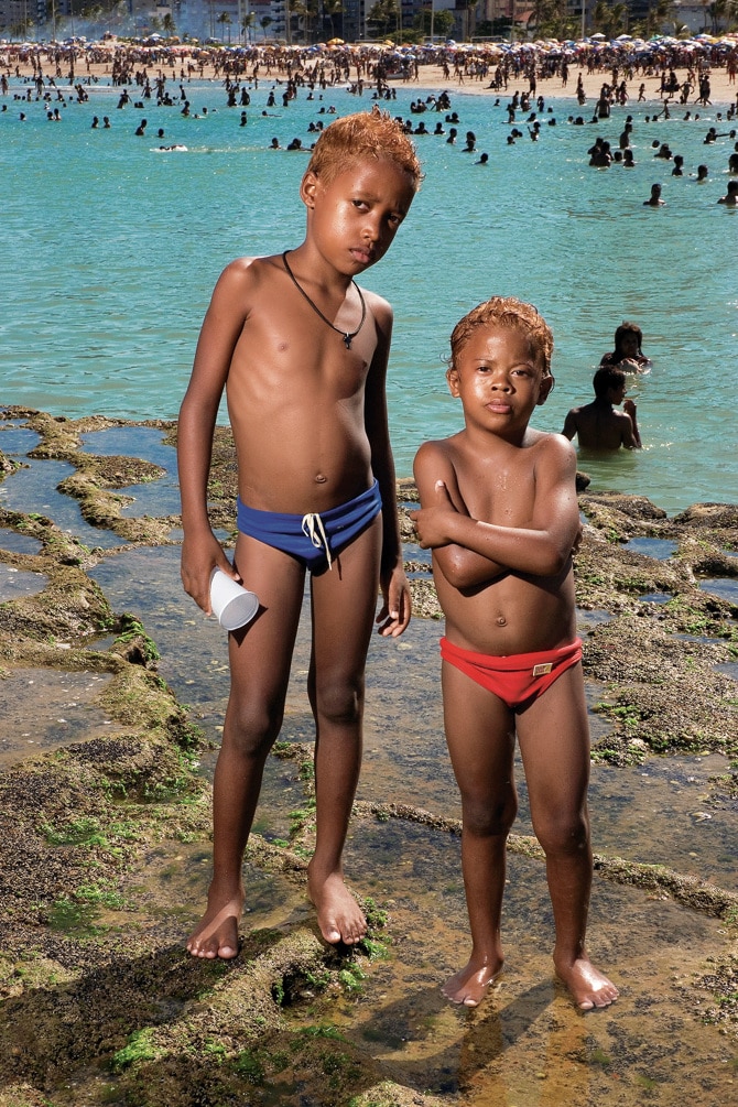 Sem título (da série Brasília Teimosa), 2005, Barbara Wagner